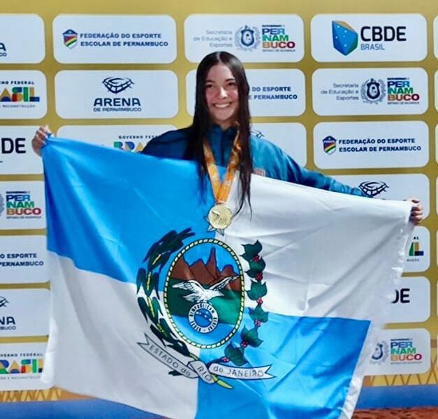 A nadadora Nicole de Thuin é campeã brasileira nos nos Jogos Estudantis Brasileiros- JEB’s 2024