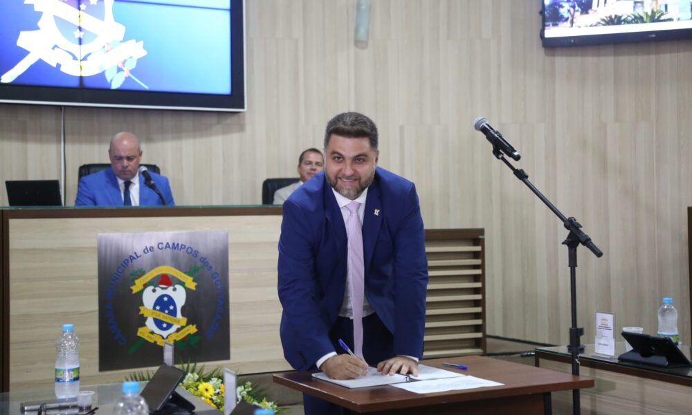 Wladimir empossado e com poucas mudanças no secretariado; Fred Rangel presidente da Câmara