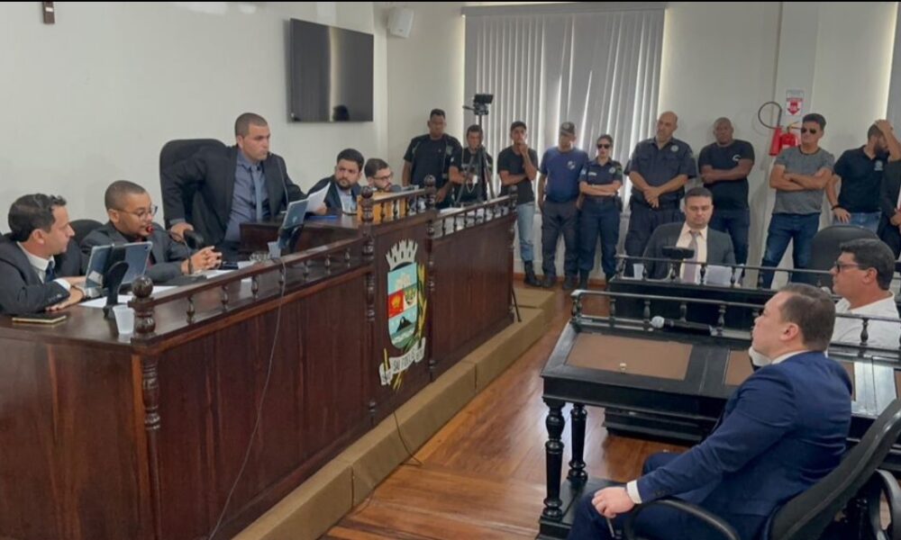 Prefeito de São Fidélis presta depoimento na Comissão que pode levar a sua cassação