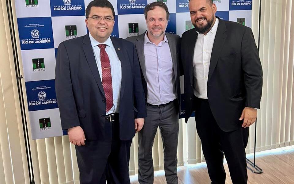 Marquinho Bacellar com vice-presidente do DER-RJ e pede celeridade nas obras da Ponte da Integração e estrada que liga o Porto do Açu a BR-101