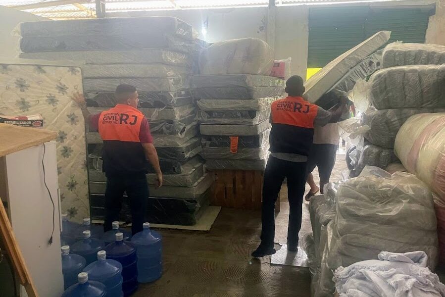 Governo do Rio envia mais de dois mil kits de mantimentos para São Francisco de Itabapoana após alagamentos