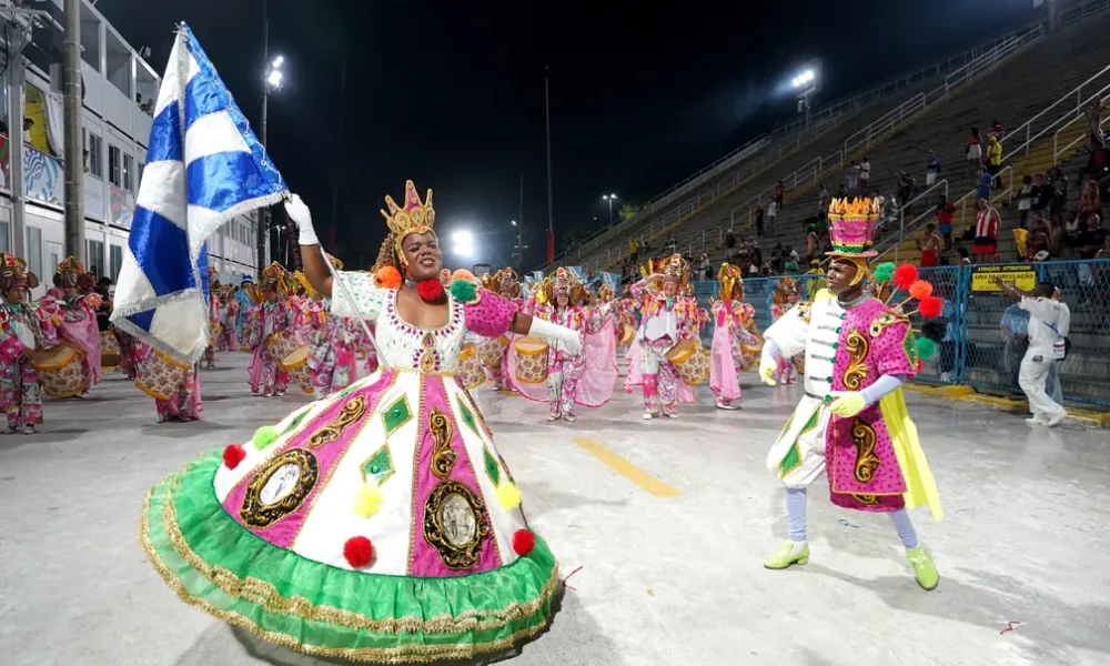 Anderson Morango, 1° homem a desfilar como porta-bandeira na Sapucaí, quer servir de exemplo na luta contra o preconceito