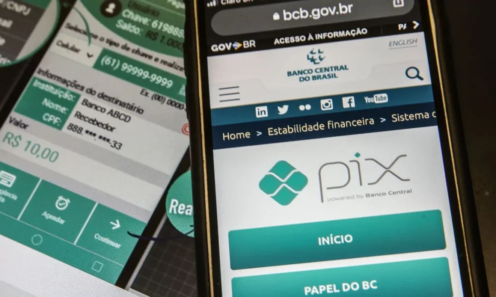 PIX fora do ar: clientes de bancos reclamam de instabilidade; BC diz que sistema já foi normalizado