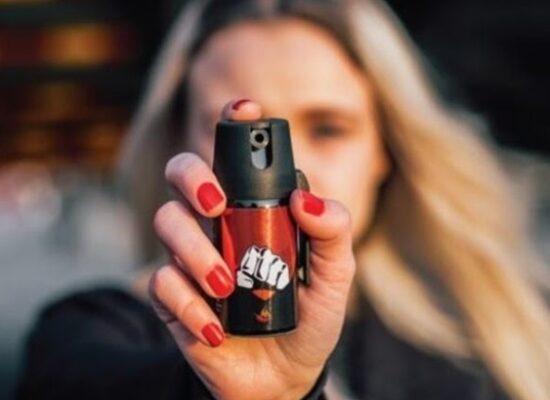Mulheres têm direito ao uso de spray de defesa no Estado do RJ