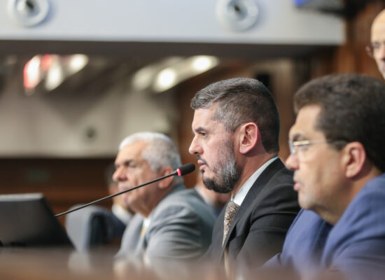 Alerj aprova integralidade de proventos aos familiares de PMs mortos em serviço proposta pelo presidente Bacellar