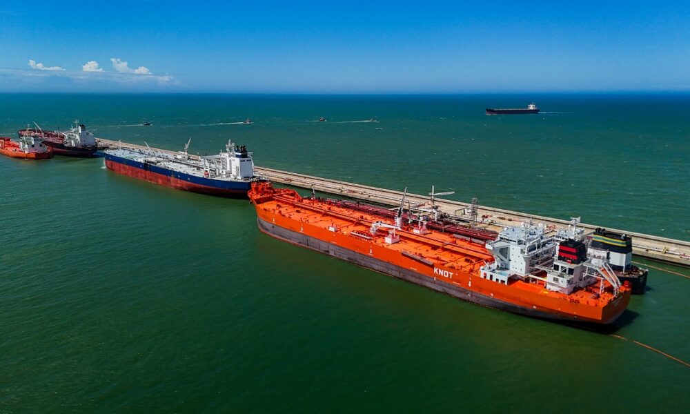 Vast bate recorde de embarques de óleo cru para exportação em 2025