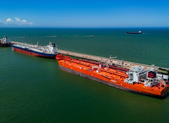 Vast bate recorde de embarques de óleo cru para exportação em 2025