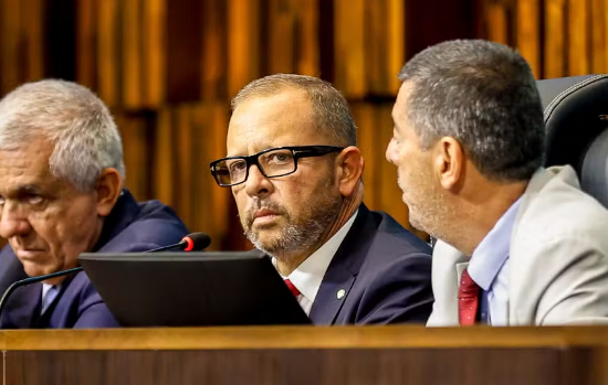 Sob pressão e contra o tempo, Delaroli marca para esta quinta eleição do novo presidente da Alerj