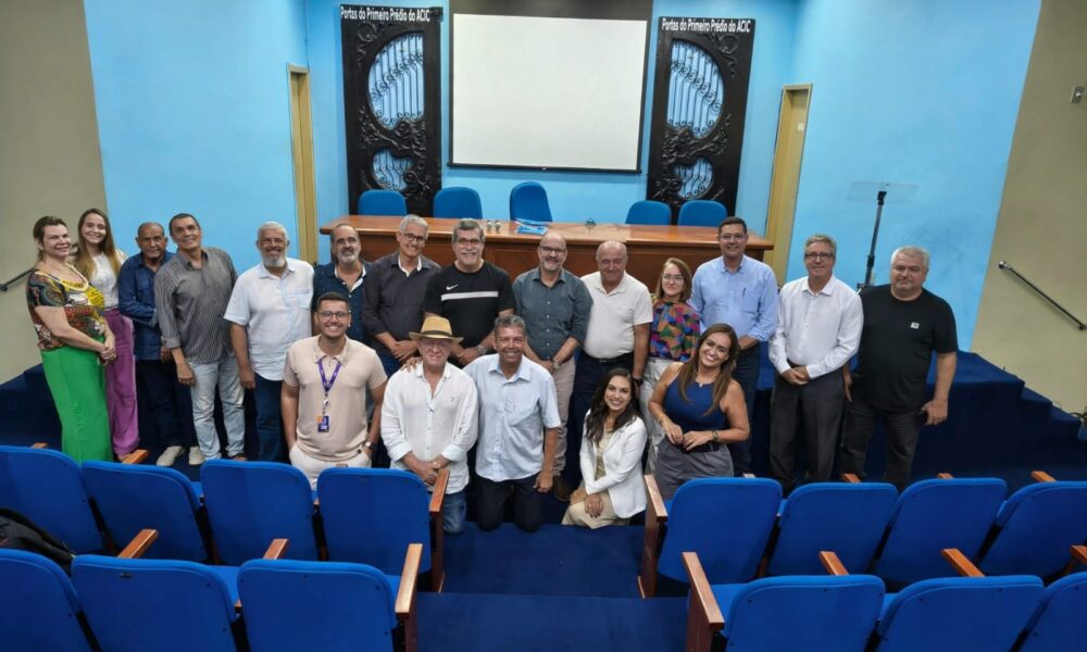 Maurício Cabral reeleito presidente da ACIC
