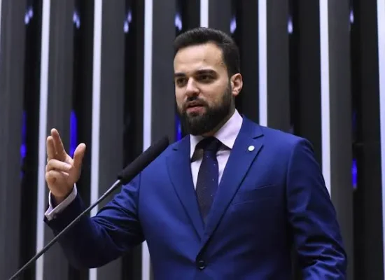 Com “beijo no coração”, Caio Vianna tem candidatura a deputado federal oficializada pelo PSDB