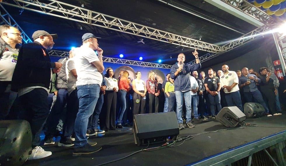 Eduardo Paes afirma que fará ‘faxina’ no Governo do Estado durante encontro lotado em Campos