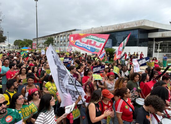 Estudantes da Uenf realizam manifestação um dia após ameaça de bomba ir parar na Polícia