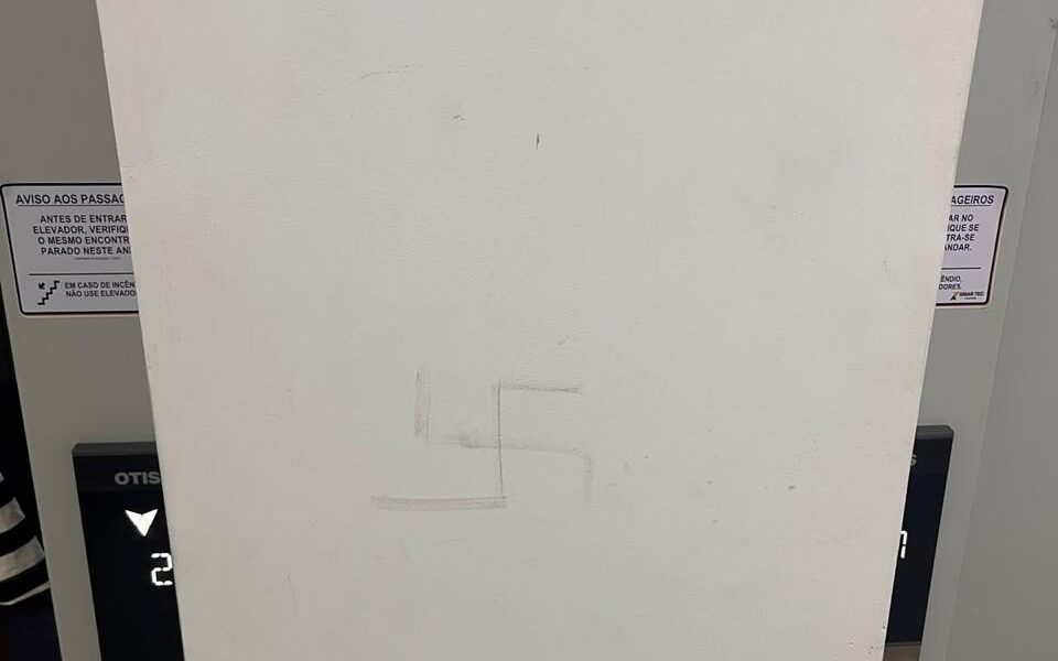 Símbolos nazistas são pichados em condomínio de Campos e caso pode ter consequências criminais