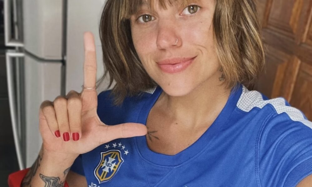 Após declarar voto em Lula, sambista Karine tem três shows cancelados no mesmo dia em Campos