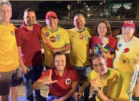 Secretários do governo Frederico Paes participam de manifestammo pela reeleição de Lula em Campos