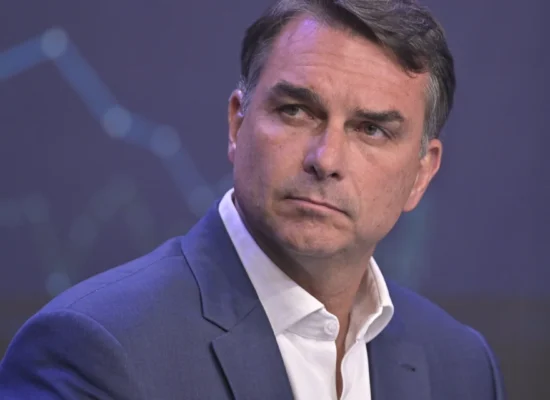 Sem citar Flávio Bolsonaro, bispos católicos divulgam carta sobre 2º turno e criticam “políticas de devastação que caracterizaram o Governo de seu pai”