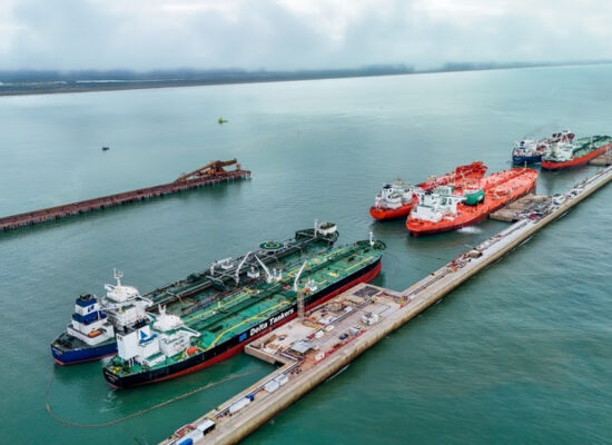 Porto do Açu: Vast realiza três operações simultâneas de transbordo para Petrobras pela primeira vez